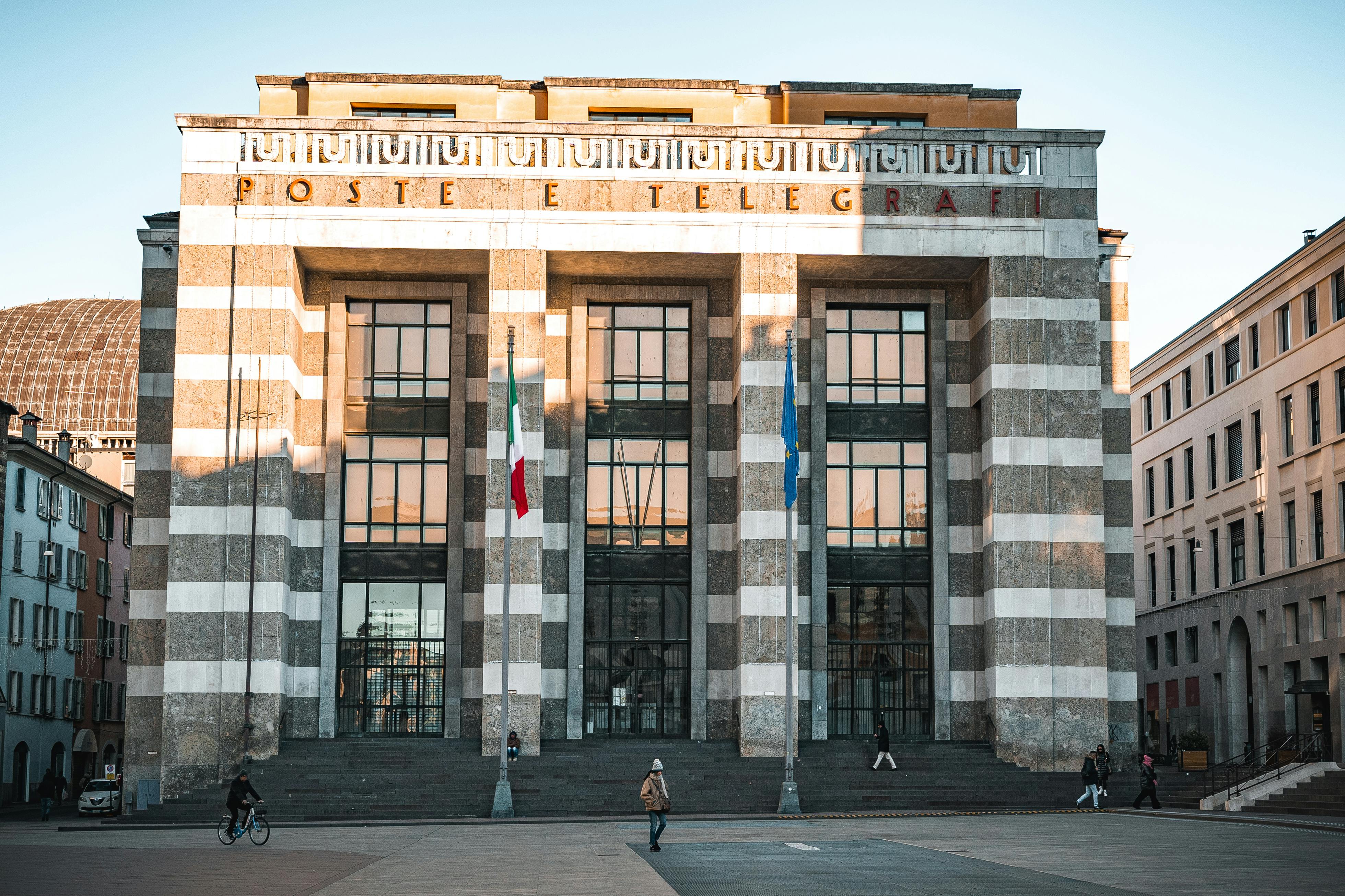 La guerra frena i prestiti: imprese e famiglie aspettano prima di chiedere soldi alle banche