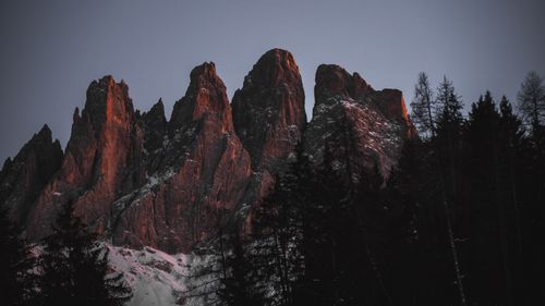 Free Breathtaking view of the Geisler mountain range in Trentino-Alto Adige during winter twilight. Stock Photo
