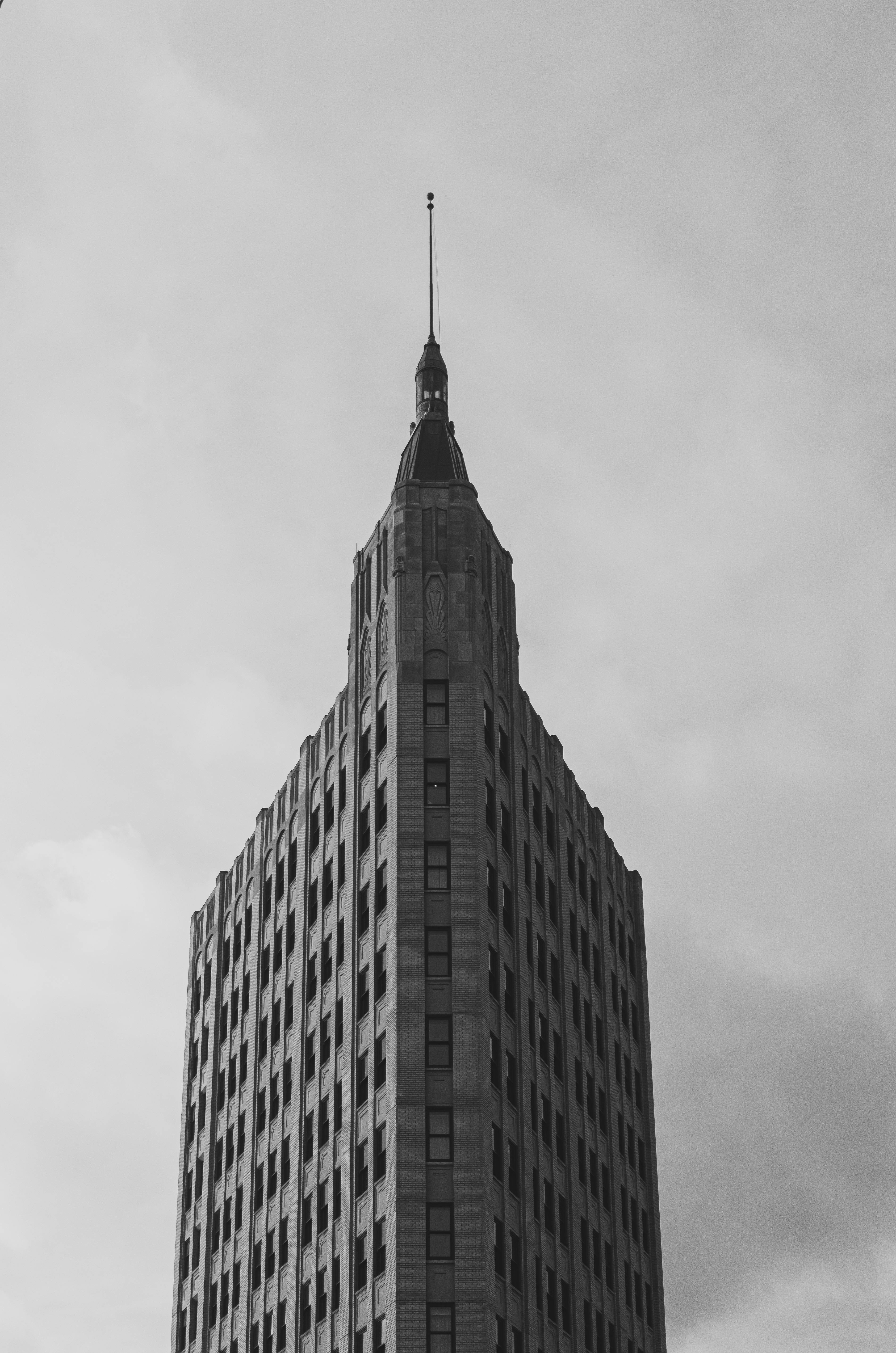 Monochrome image of a historic Chicago skyscraper under a cloudy sky.