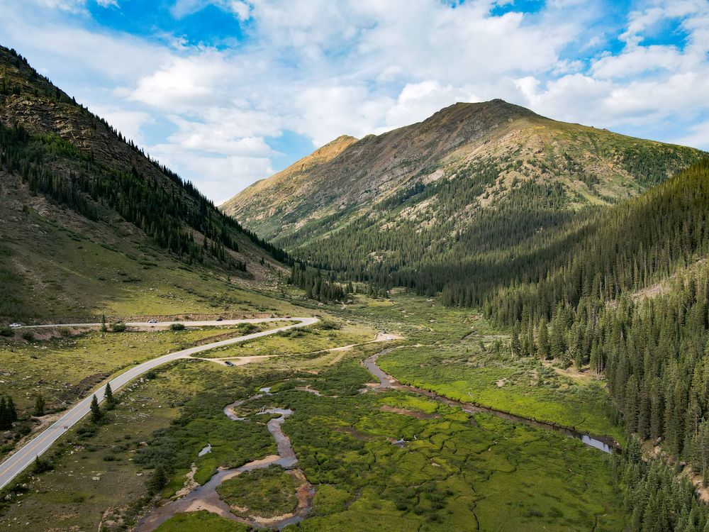 Scenic Mountain Valley Landscape in Colorado · Free Stock Photo