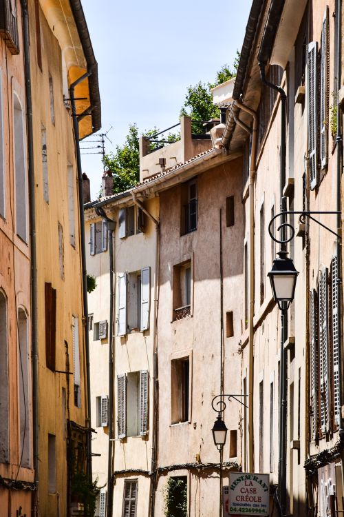 Free Discover the picturesque architecture and quaint narrow streets of Aix-en-Provence, France. Stock Photo