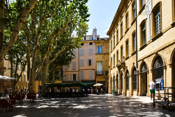 Quartier Mazarin et la fontaine des Quatre-Dauphins