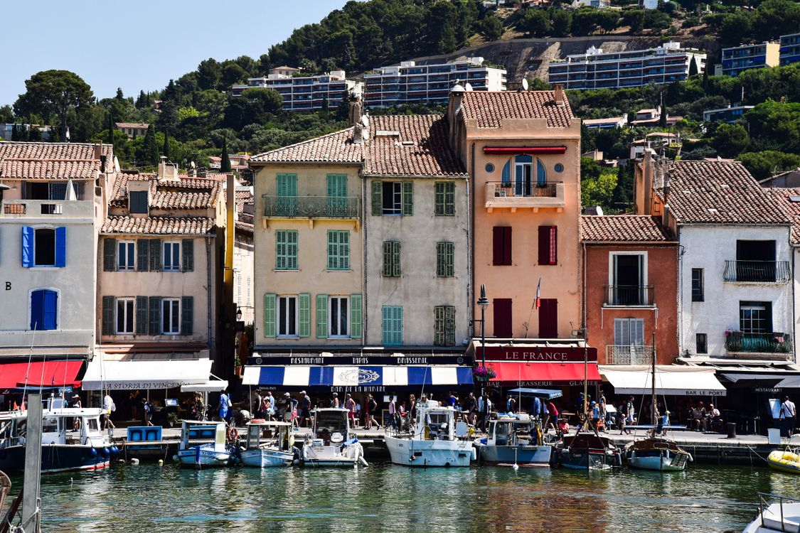 Charming Waterfront Scene in Cassis, France · Free Stock Photo