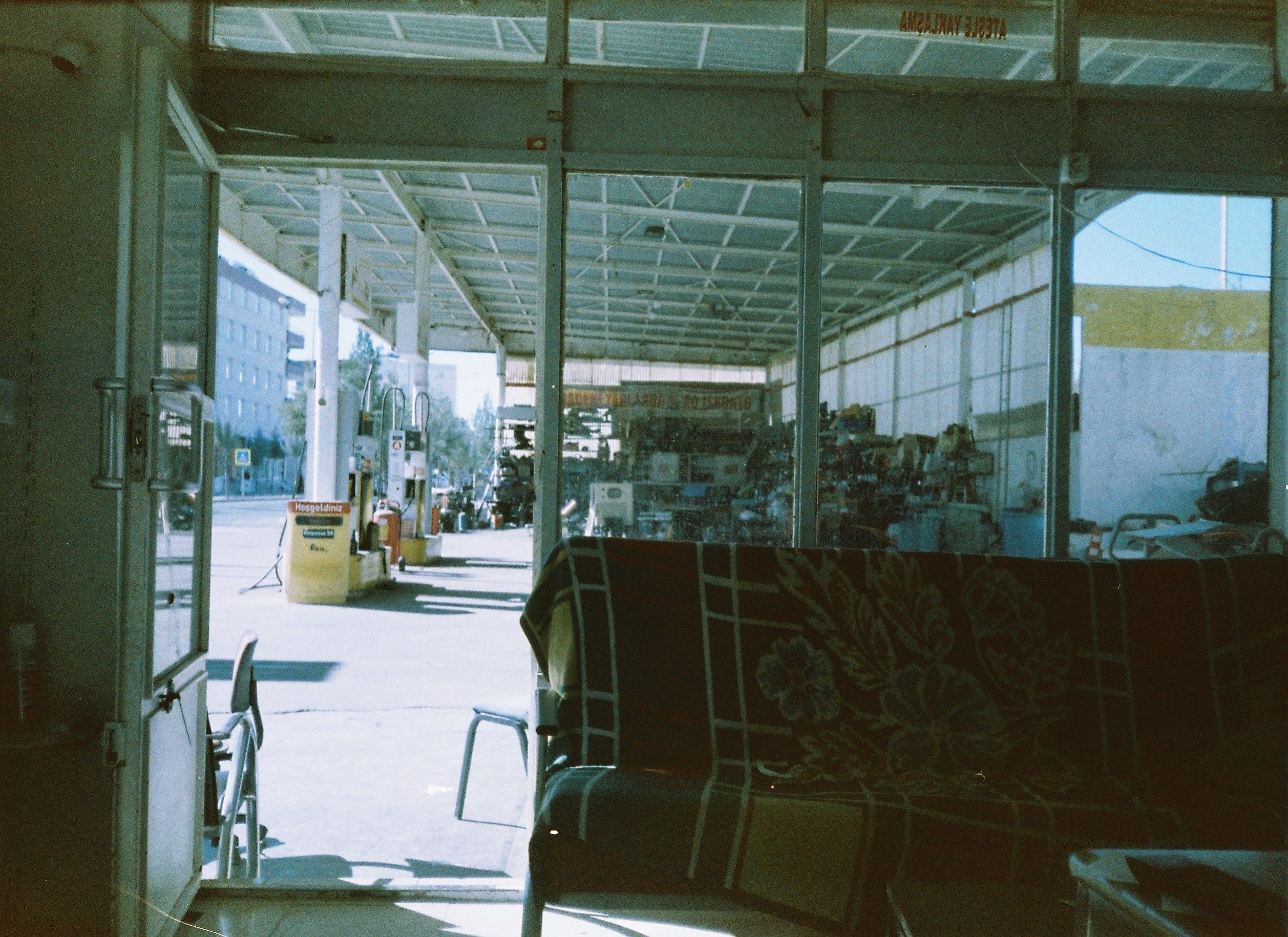 Interior view of a vintage gas station in Diyarbakır, Türkiye.