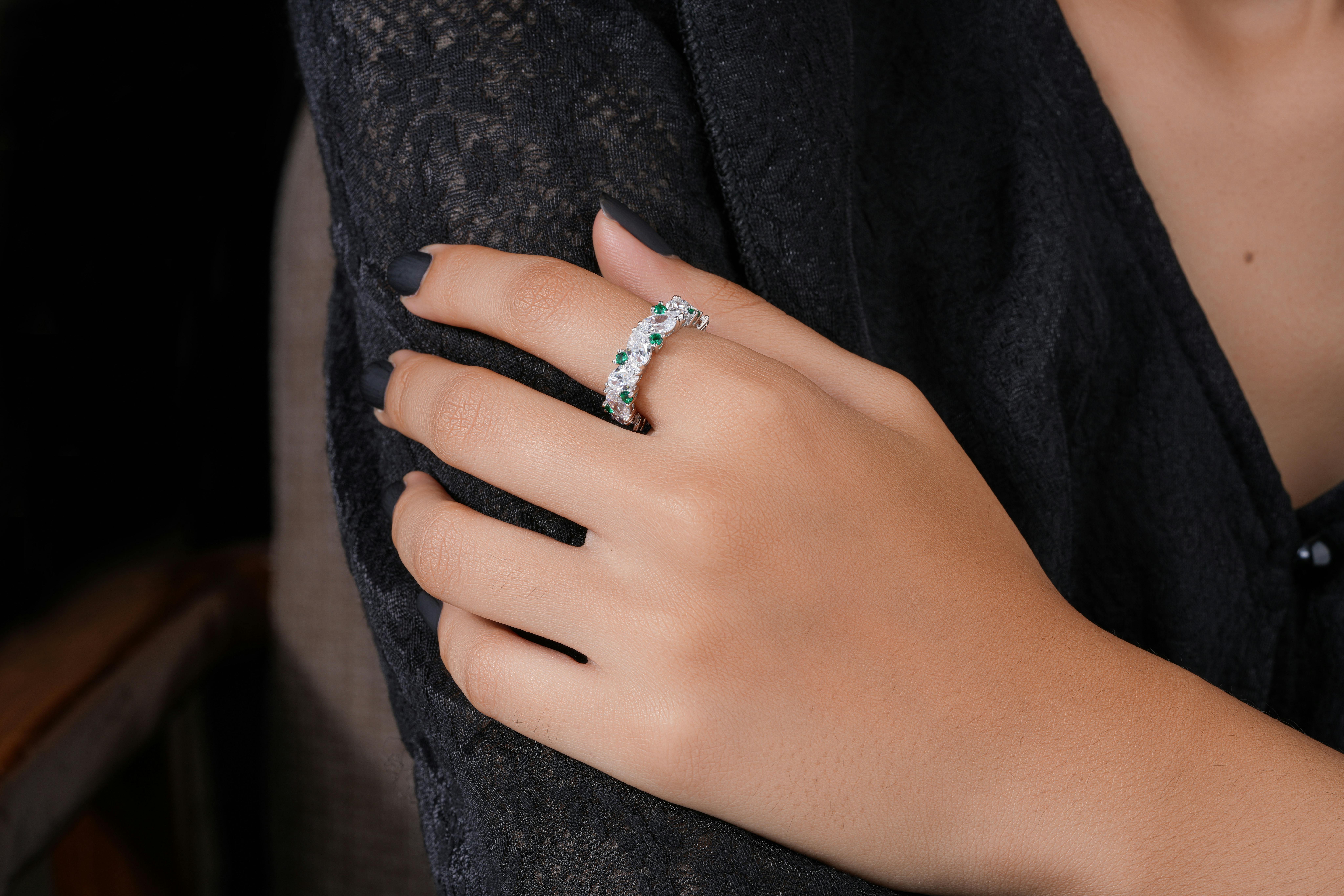 Photo by The Glorious Studio : https://www.pexels.com/photo/elegant-jewelry-close-up-with-diamond-ring-29986276/