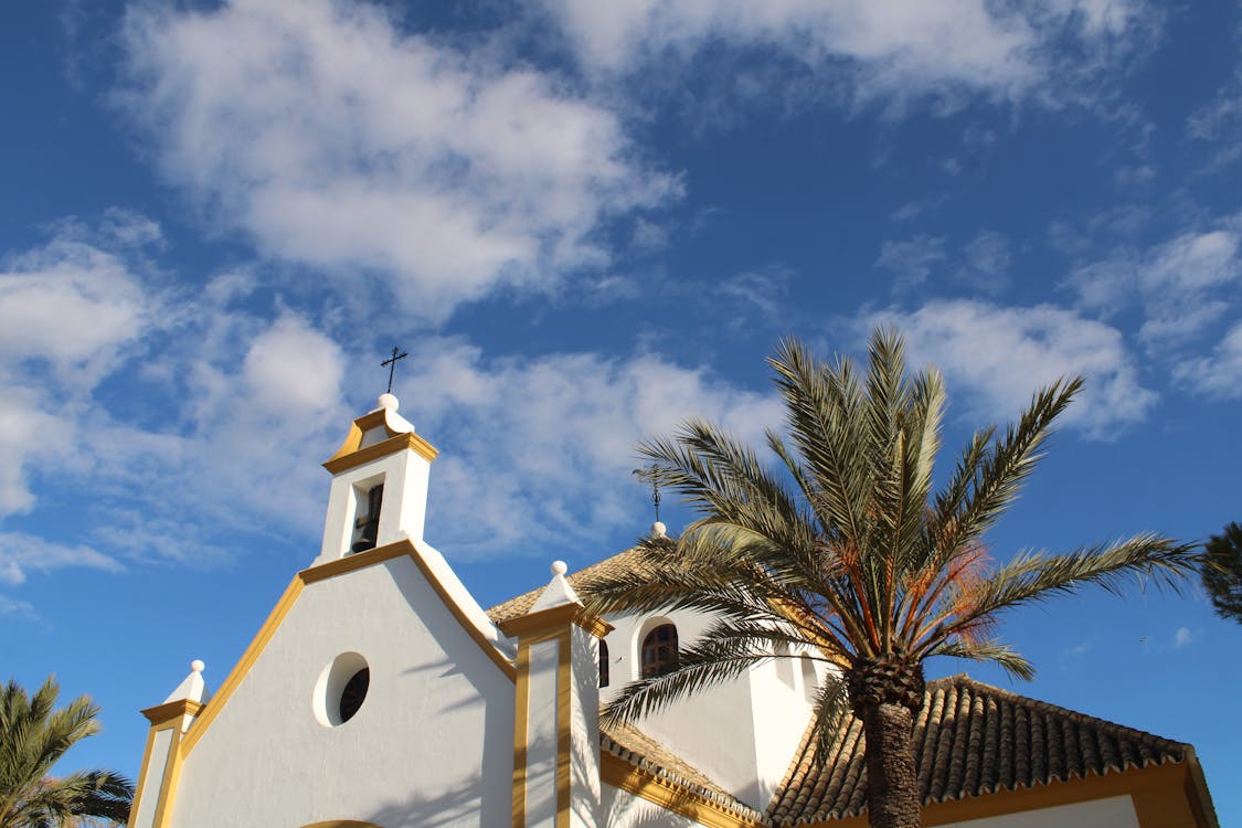fachada principal y campana del templo | fotografía 6
