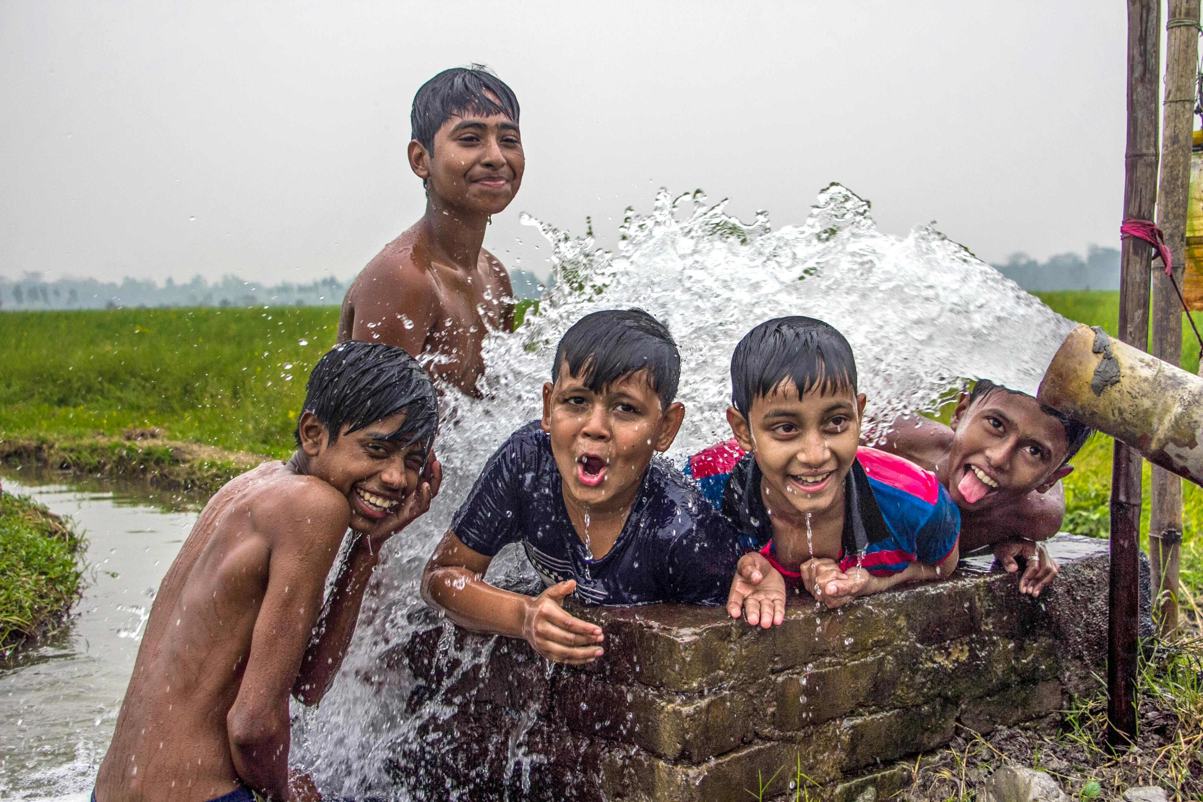 Kostenloses Foto zum Thema aktives spielen, außenaktivität, außerorts