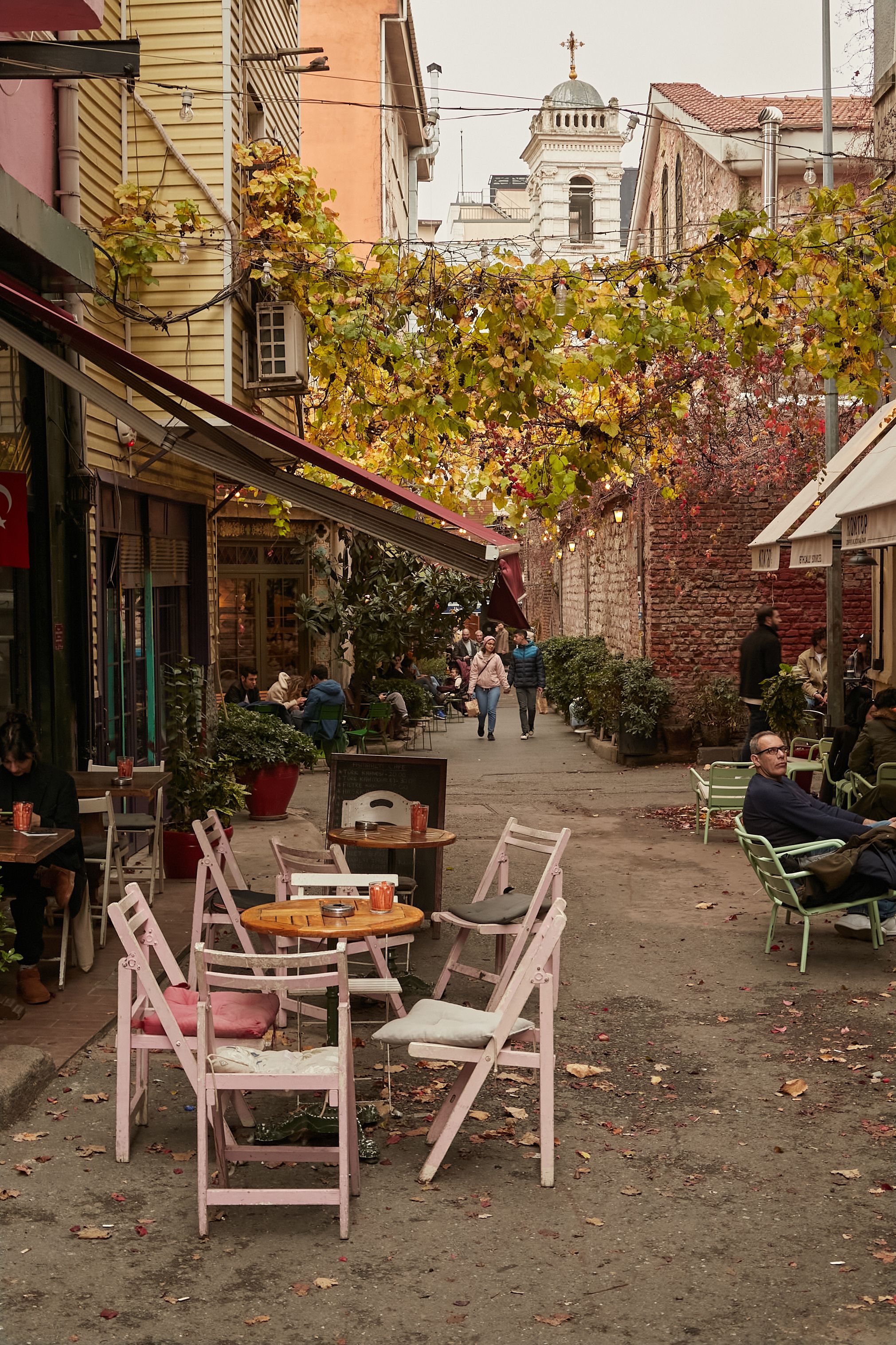 İstanbul’da Sonbahar Kahve Molası: Sakin Bir Kafe Günü İçin 8 Adım