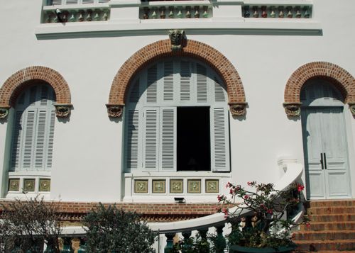 Free Close-up of a historic building facade with archways and decorative details, showcasing classic architecture. Stock Photo