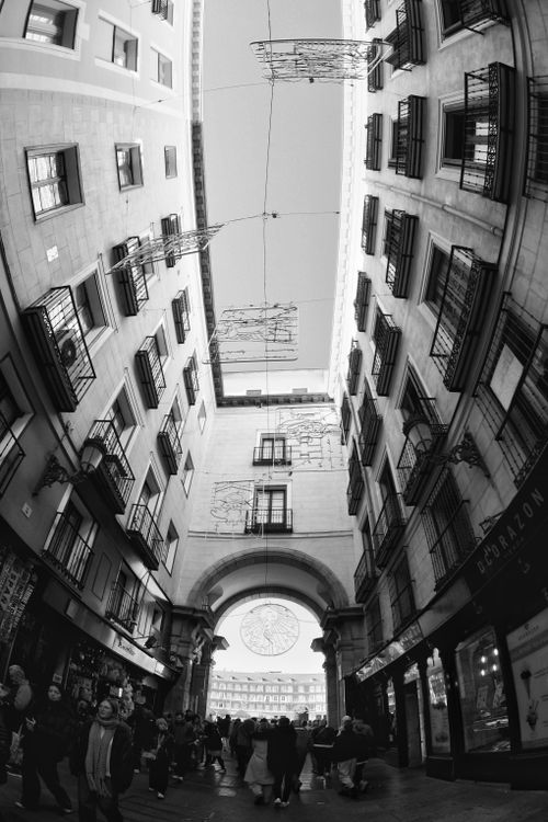 Free A bustling city alleyway captured in striking black and white tones. Stock Photo