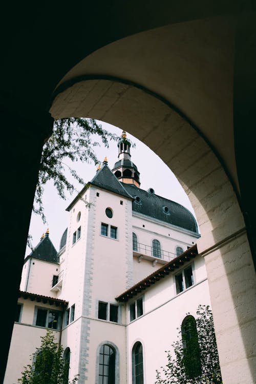Photo De La Cathédrale Blanche Et Grise