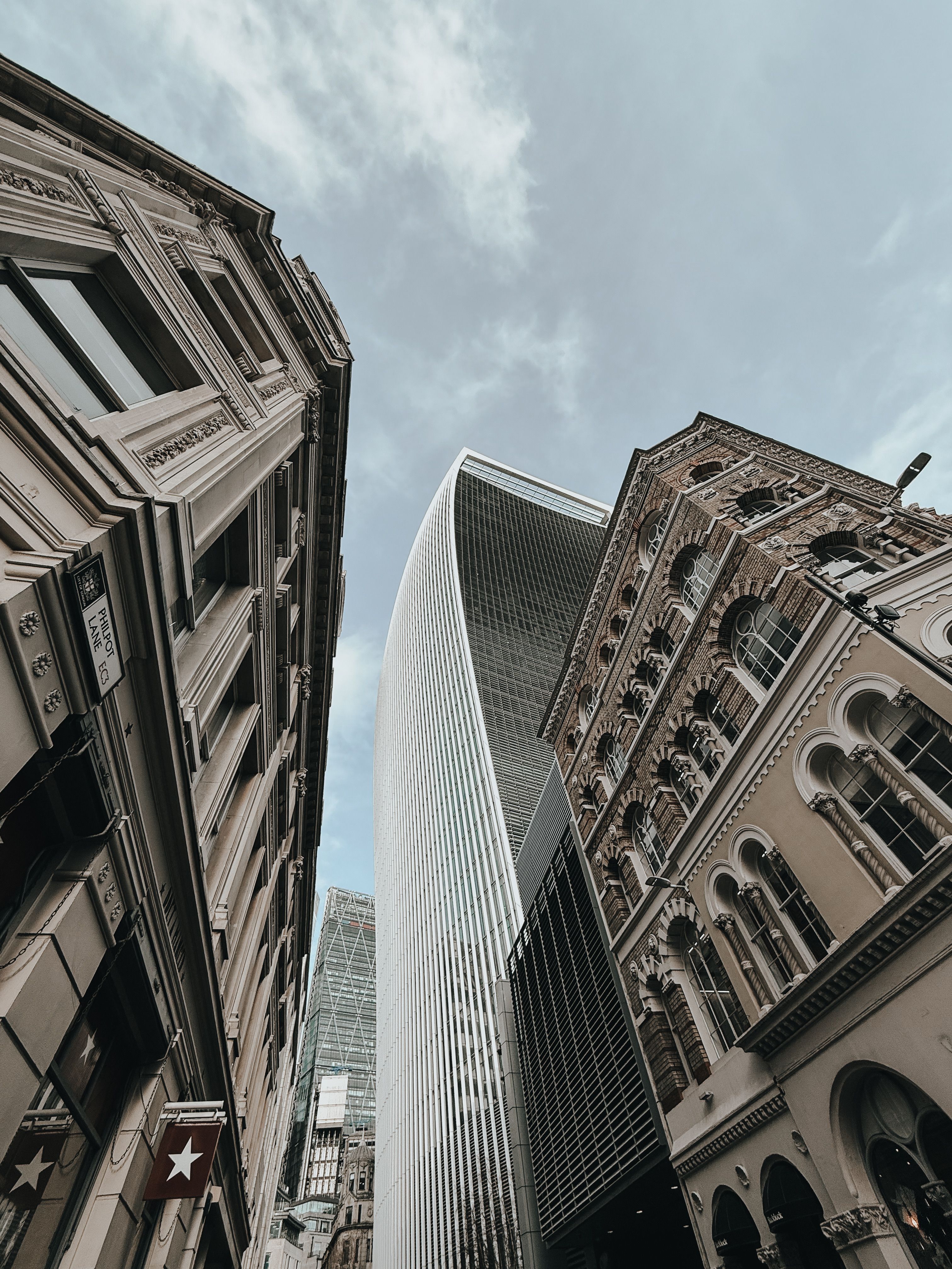 Dramatic Urban Skyline with Modern Architecture · Free Stock Photo
