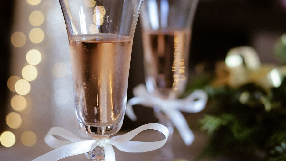 Accords mets-vins AOC pour les plats de fête : Noël 2026 - illustration