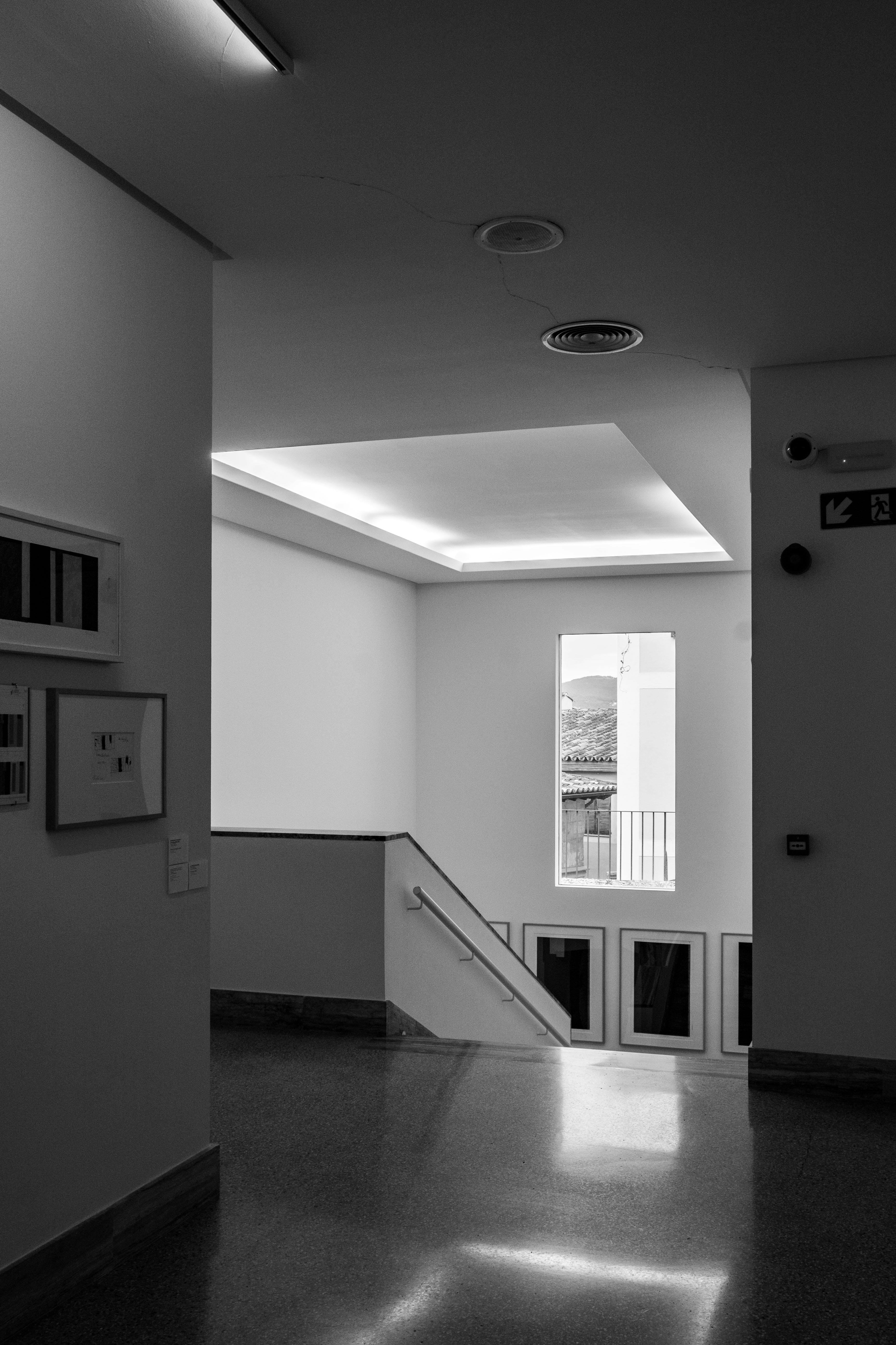 Miễn phí Ảnh đen trắng về nội thất hiện đại với ánh sáng tự nhiên ở Quần đảo Balearic. Ảnh lưu trữ