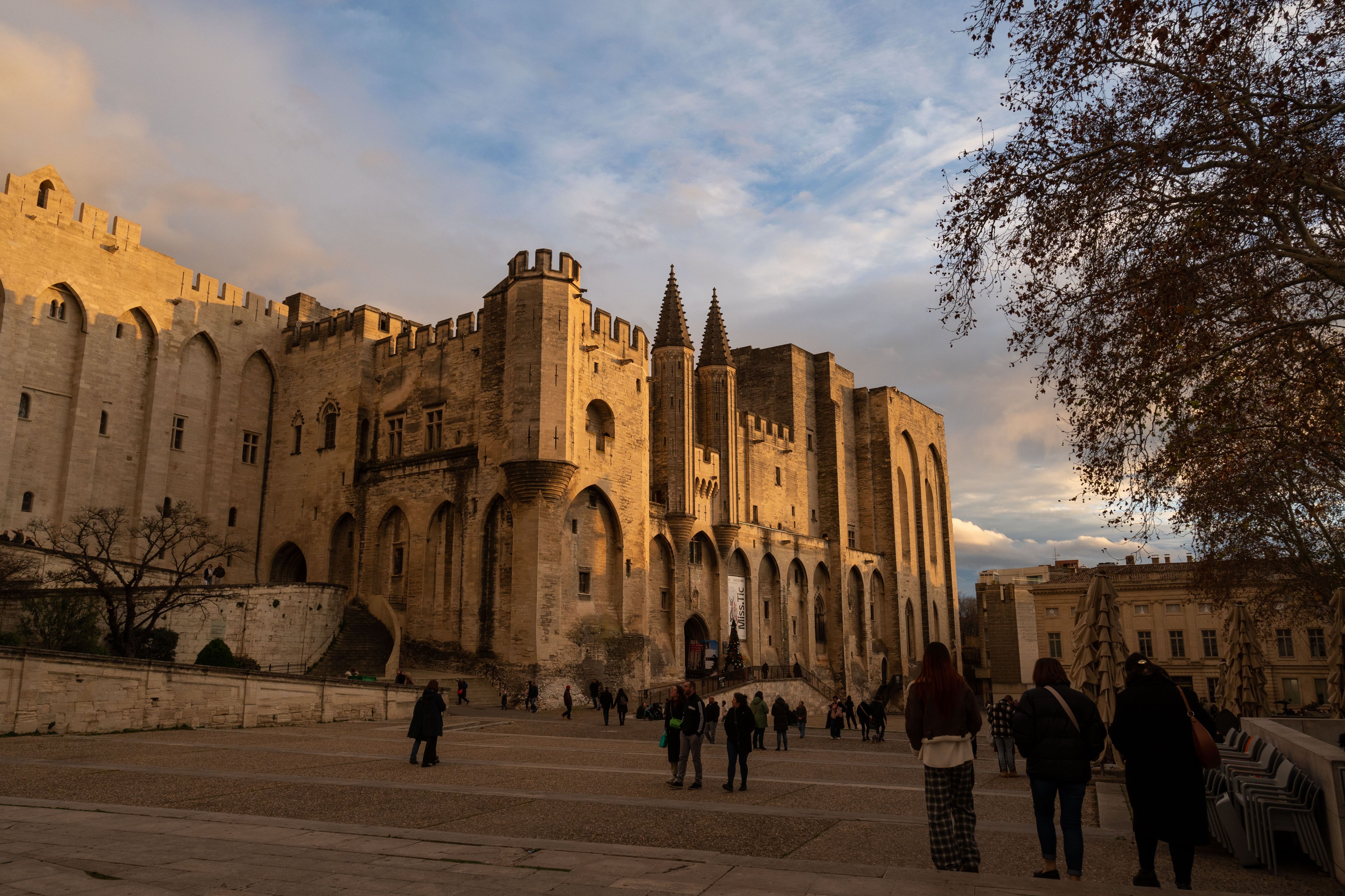 Couverture : Buying property in Avignon as a non-resident: a foreigner's guide