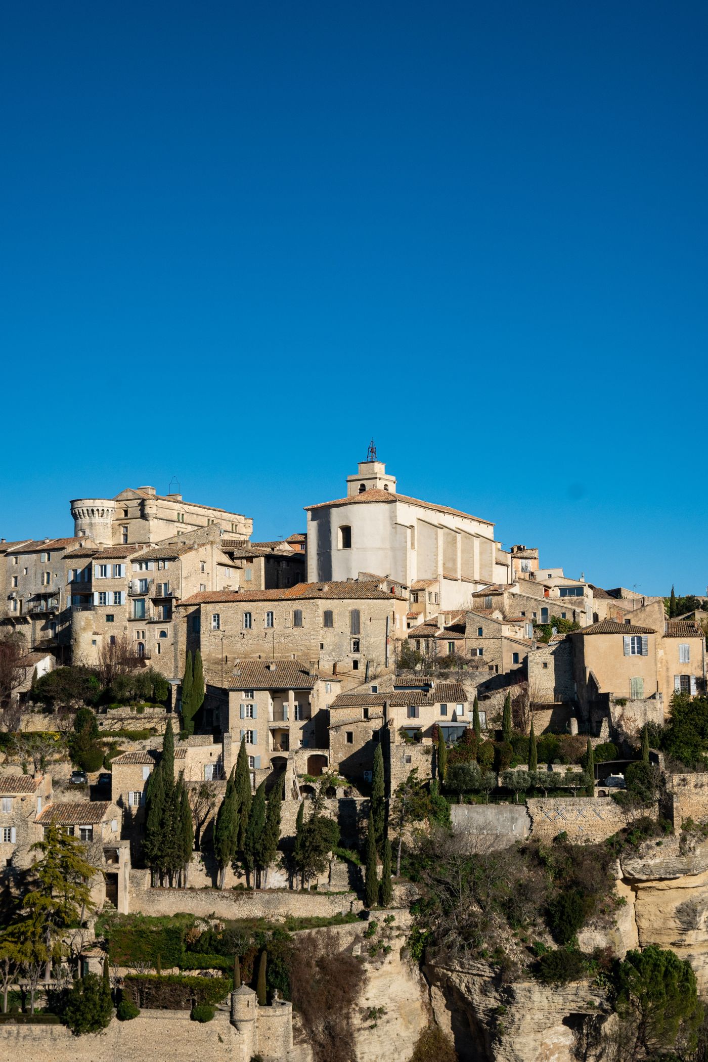 The hilltop village of Gordes in Provence under a clear sky