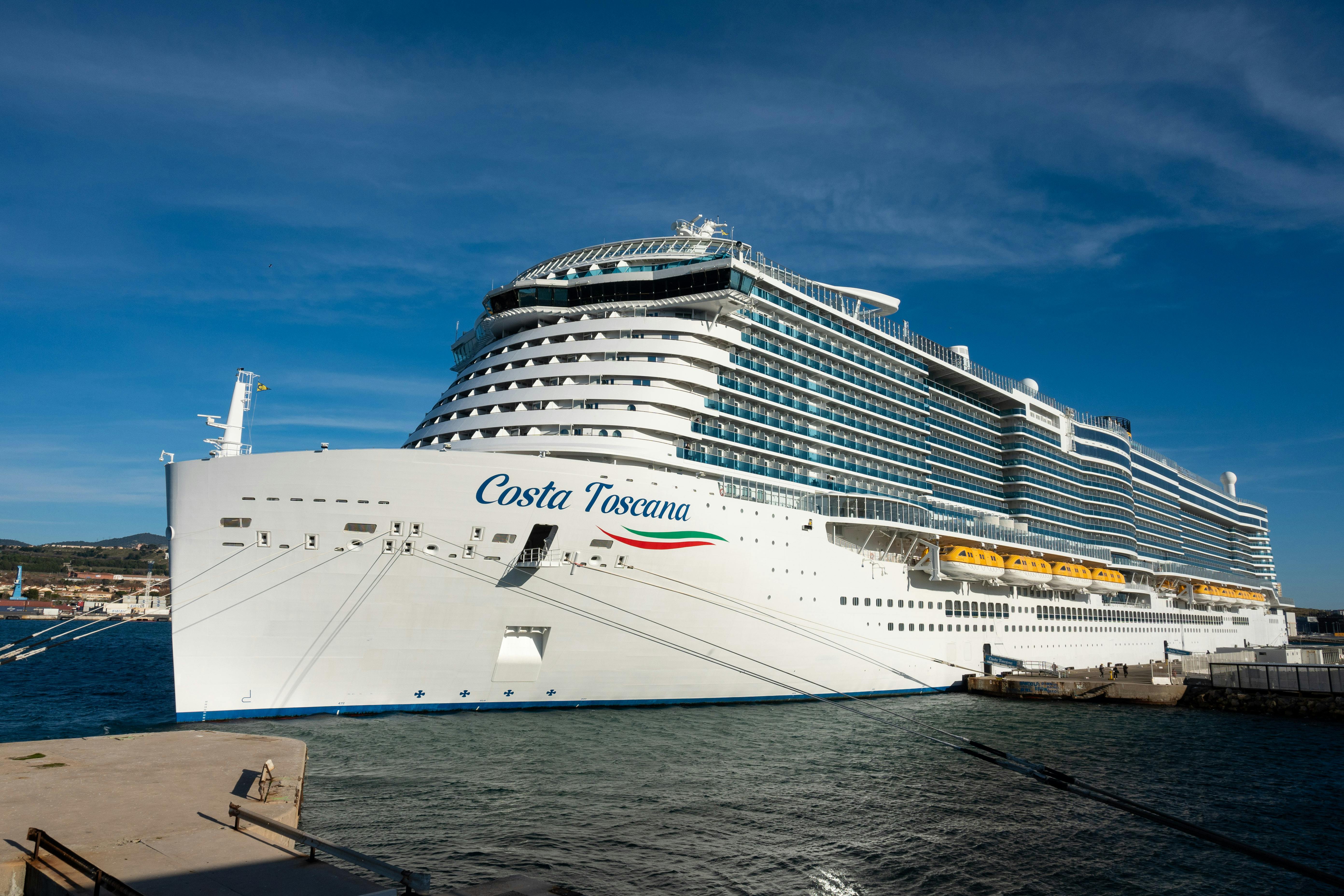 More than 1,000 passengers held on cruise after gastrointestinal illness outbreak