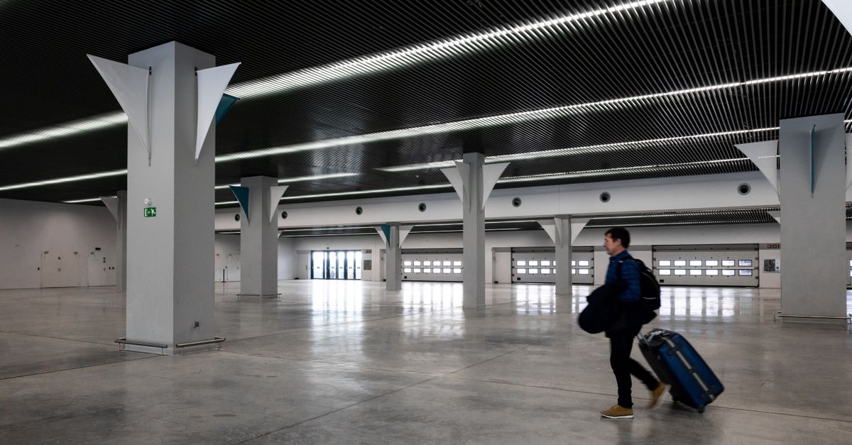 Γιατί τα αυτιά μου παραμένουν βουλωμένα με μειωμένη ακοή για μέρες μετά από μια πτήση με αεροπλάνο;