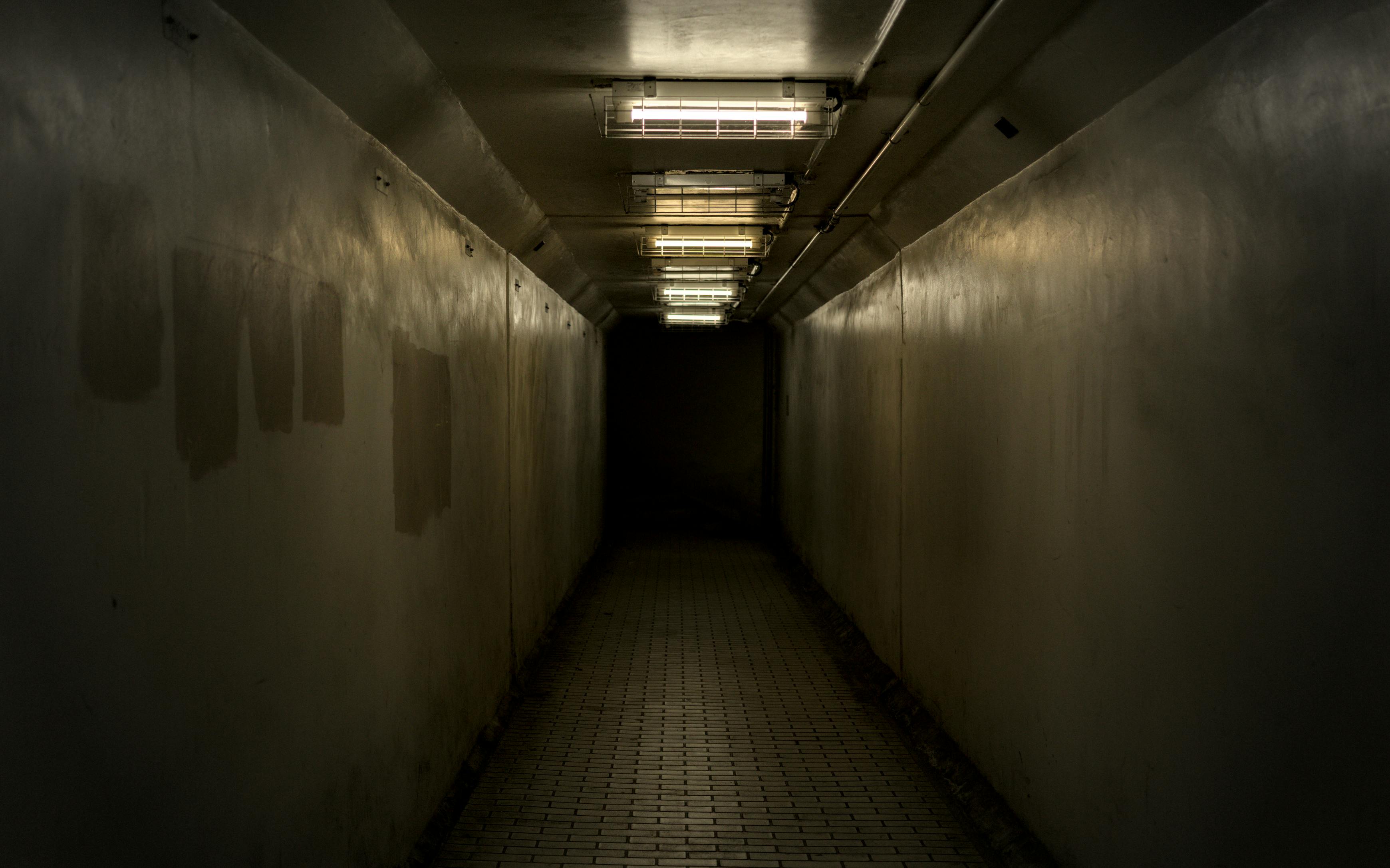 Penguntit Masa Kecilku Kembali di Tengah Malam Mencekam