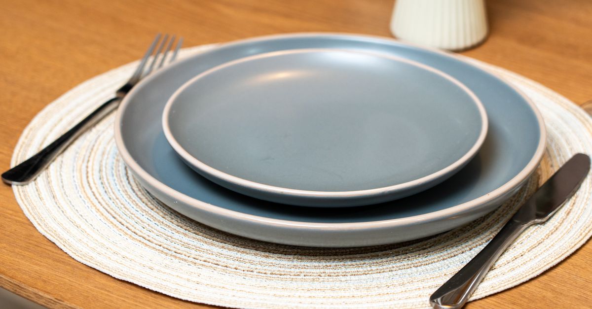 Sytle Setting Elegant Dining Table Setting in Modern Style · Free Stock Photo