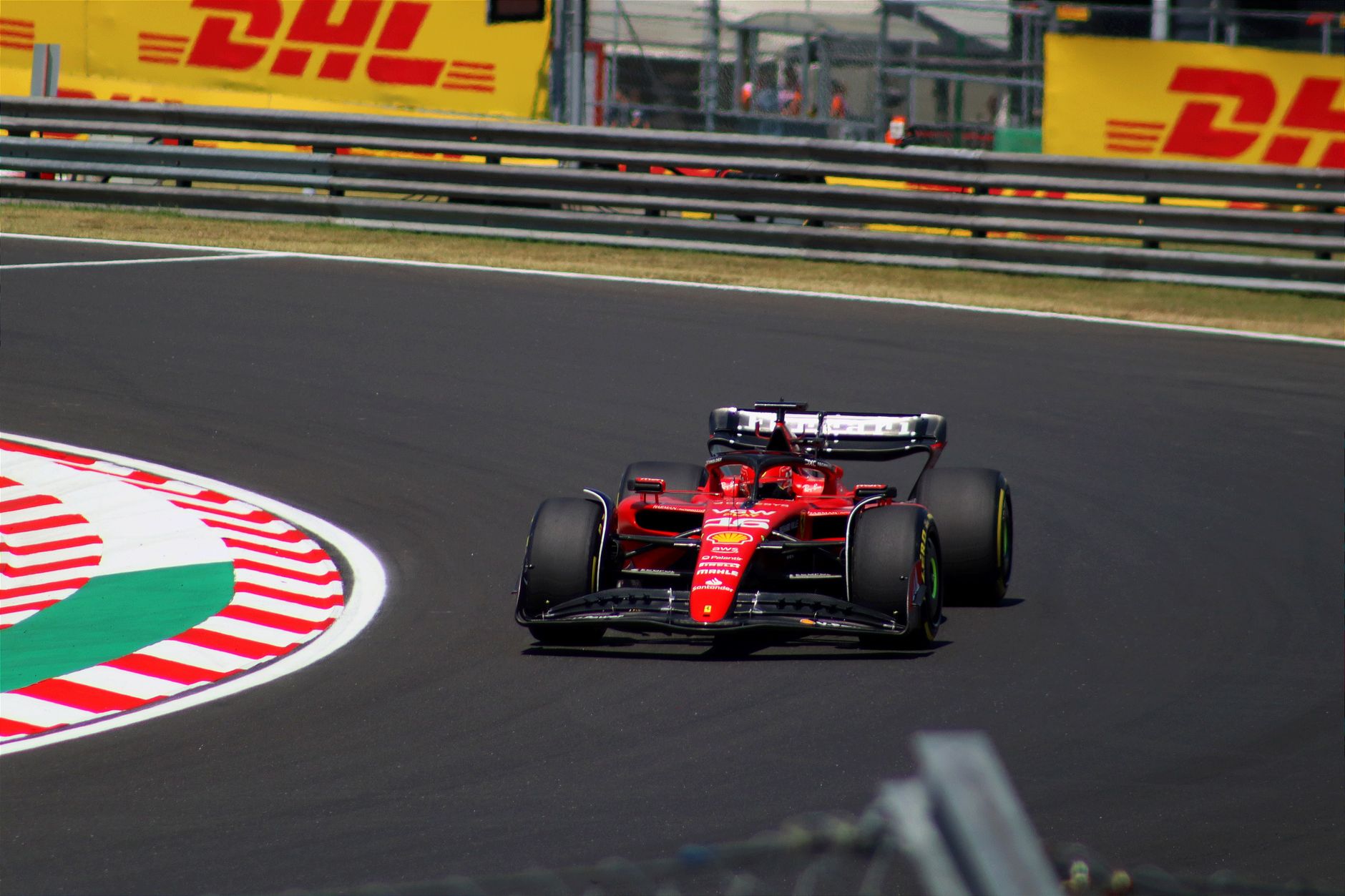 Leclerc culpa freios em batida em Mônaco; fornecedora diz estar "surpresa"
