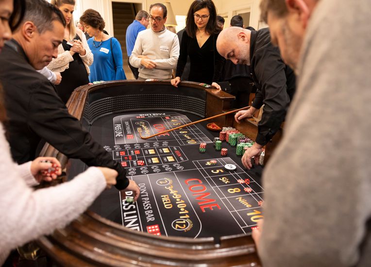 Online Casino: Spielautomaten und Live-Spiele im Überblick