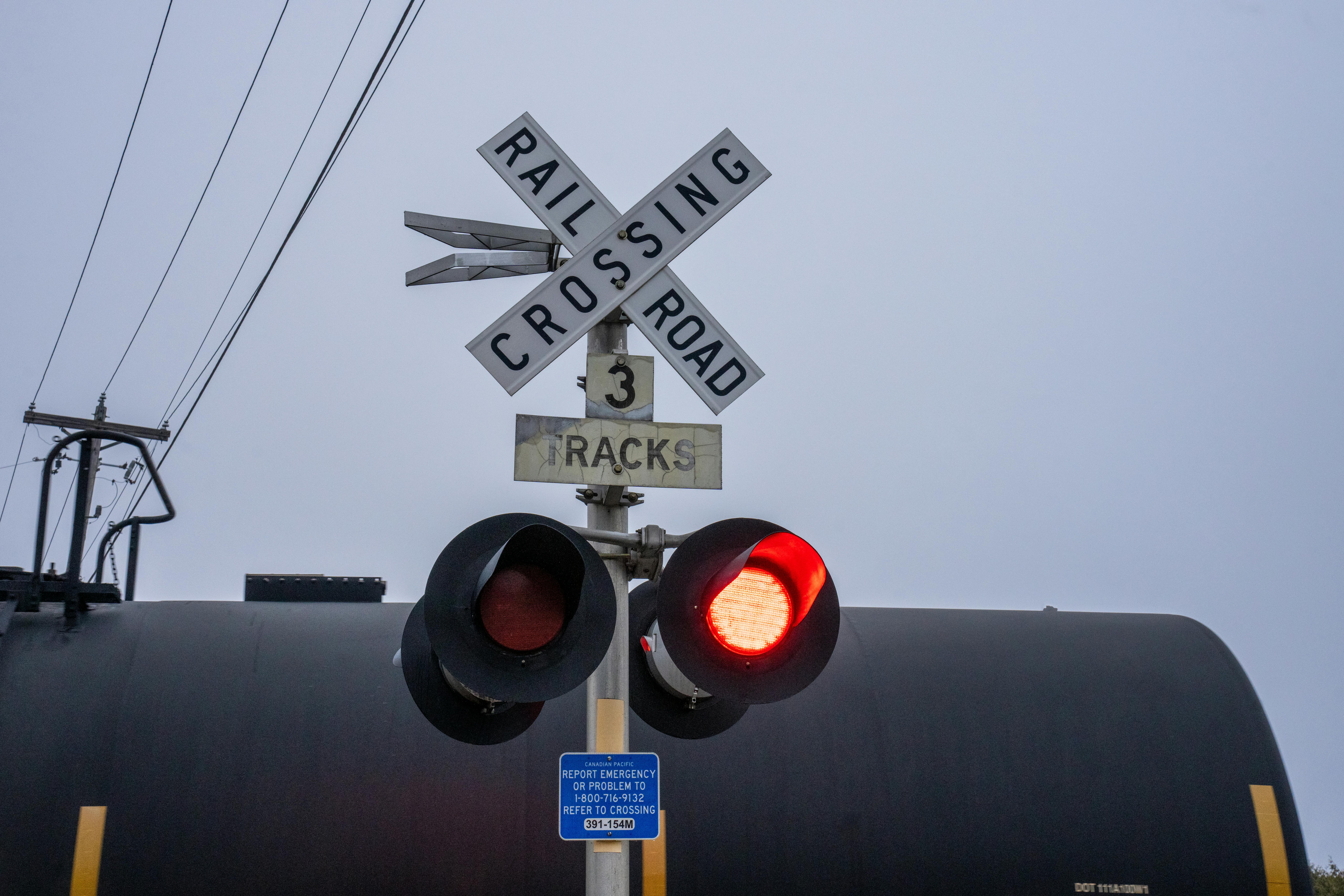 Поезд столкнулся с грузовиком во Франции: один погибший