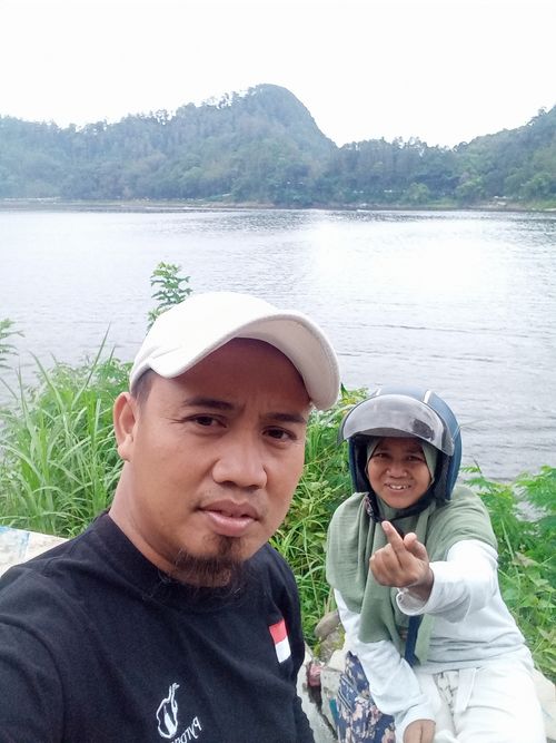 Free 010125 telaga Stock Photo
