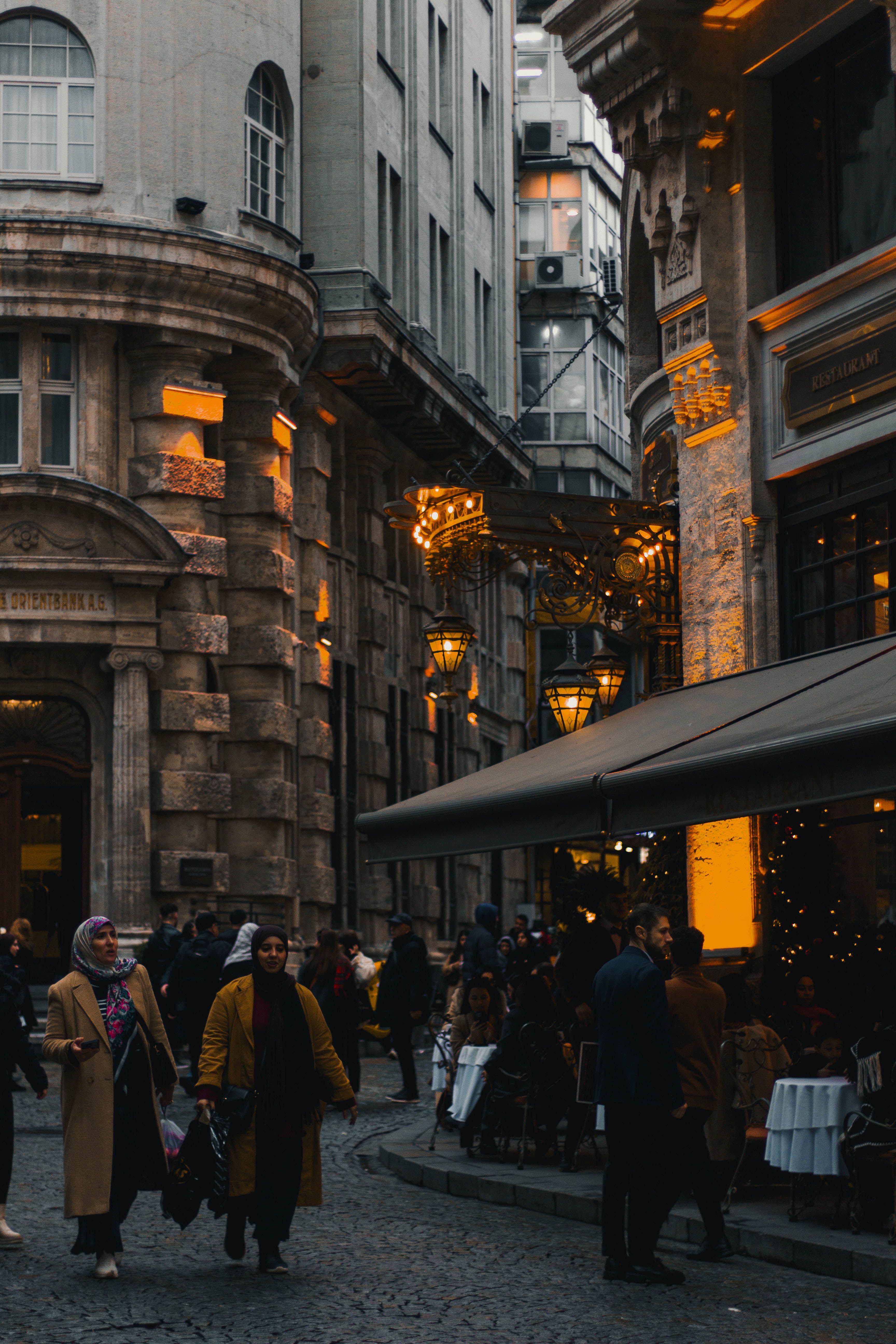 Evening Stroll in a Lively Istanbul Street · Free Stock Photo