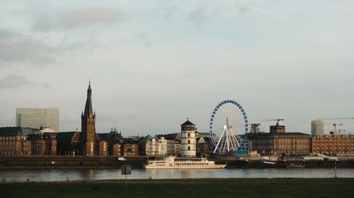 Free Picturesque view of Düsseldorf with a ferris wheel by the river and historic buildings. Stock Photo