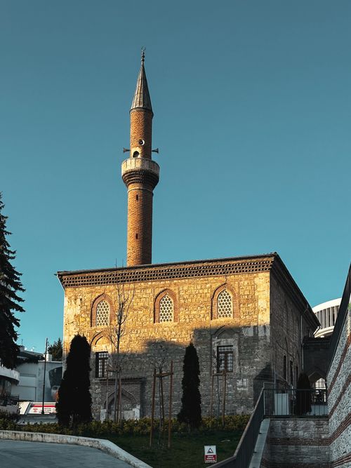Free View of a historical mosque in Bolu, Türkiye with a clear blue sky backdrop. Stock Photo