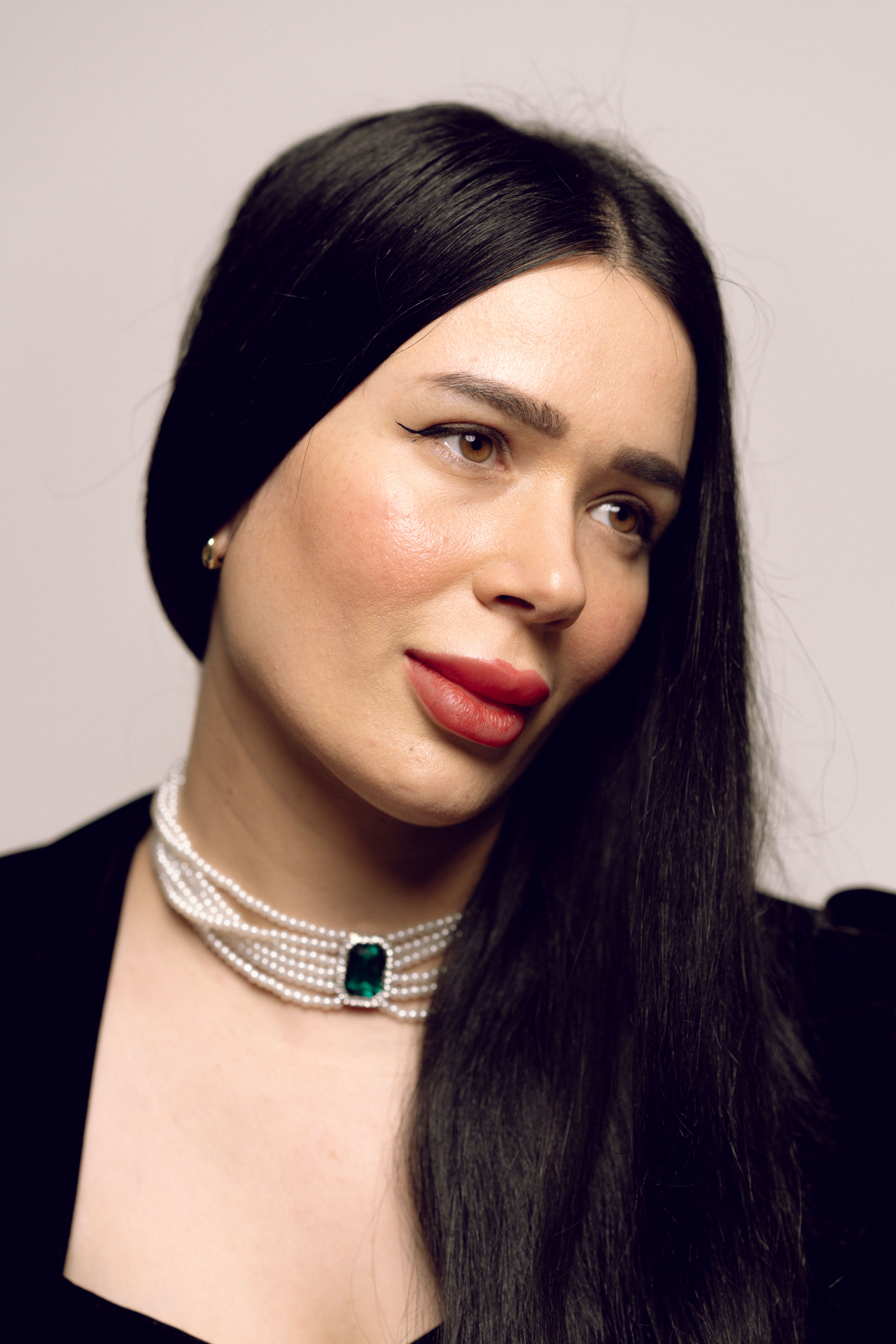 Elegant Portrait of Woman with Long Hair and Pearl Necklace · Free ...