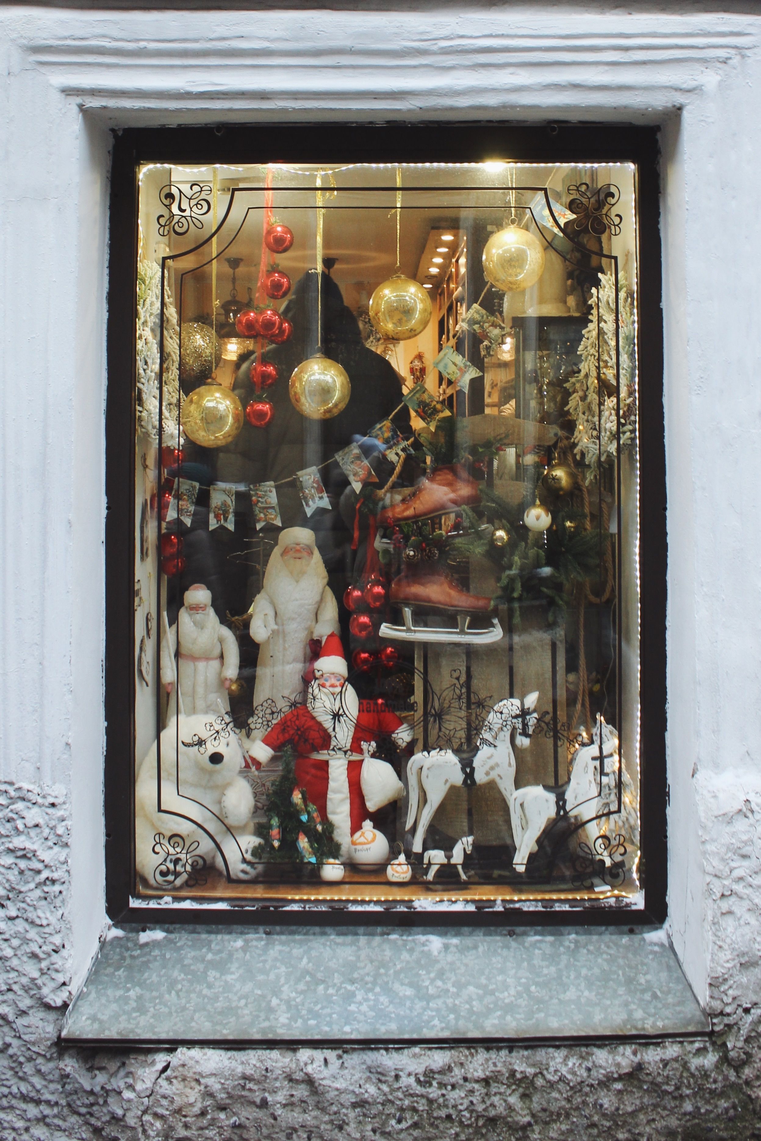 Festive Christmas Window Display with Santa Figures · Free Stock Photo