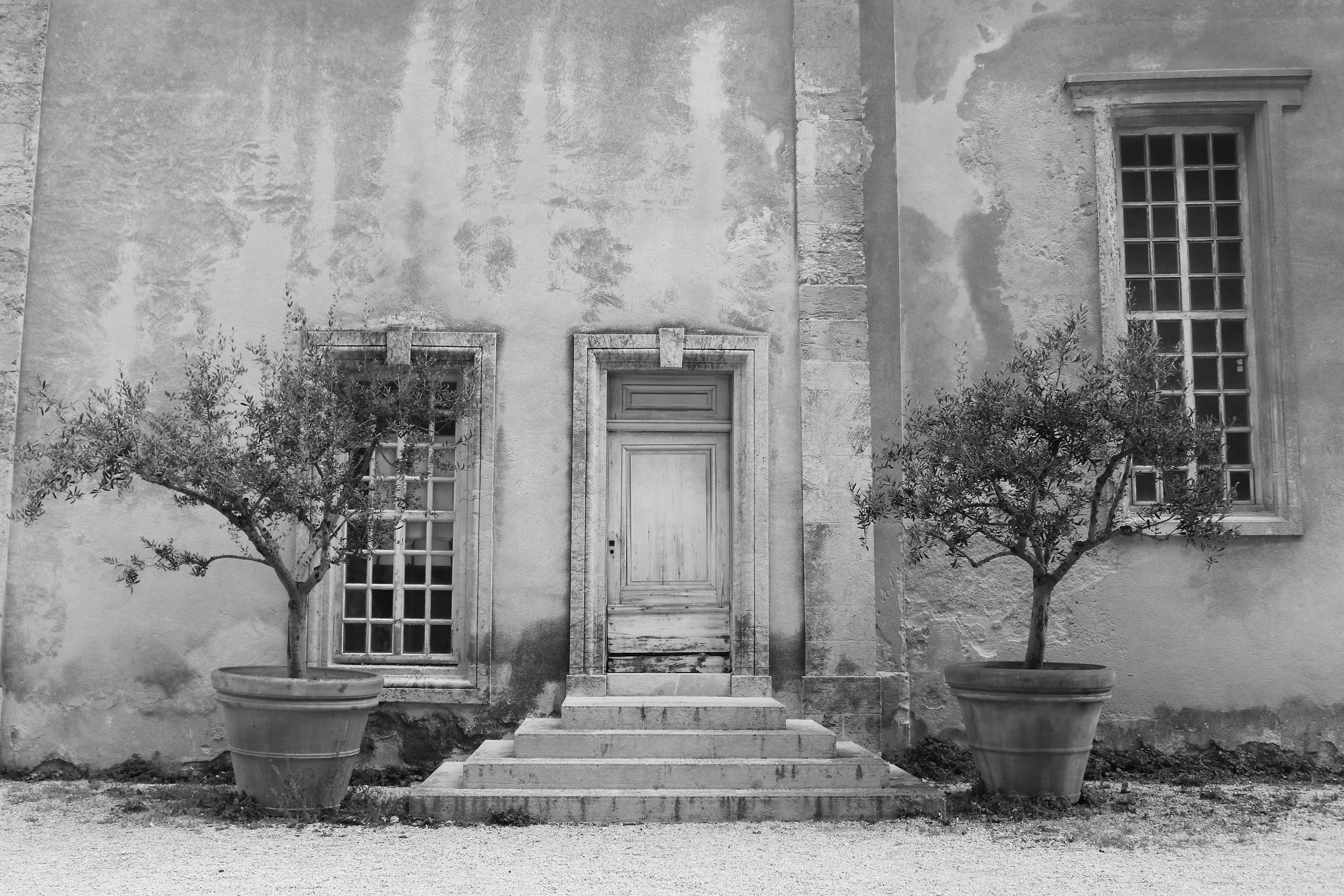 Le Secret des Portes qui s’Ouvrent sur le Vide : Quand les Seuils du Manoir des Abysses Engloutissen