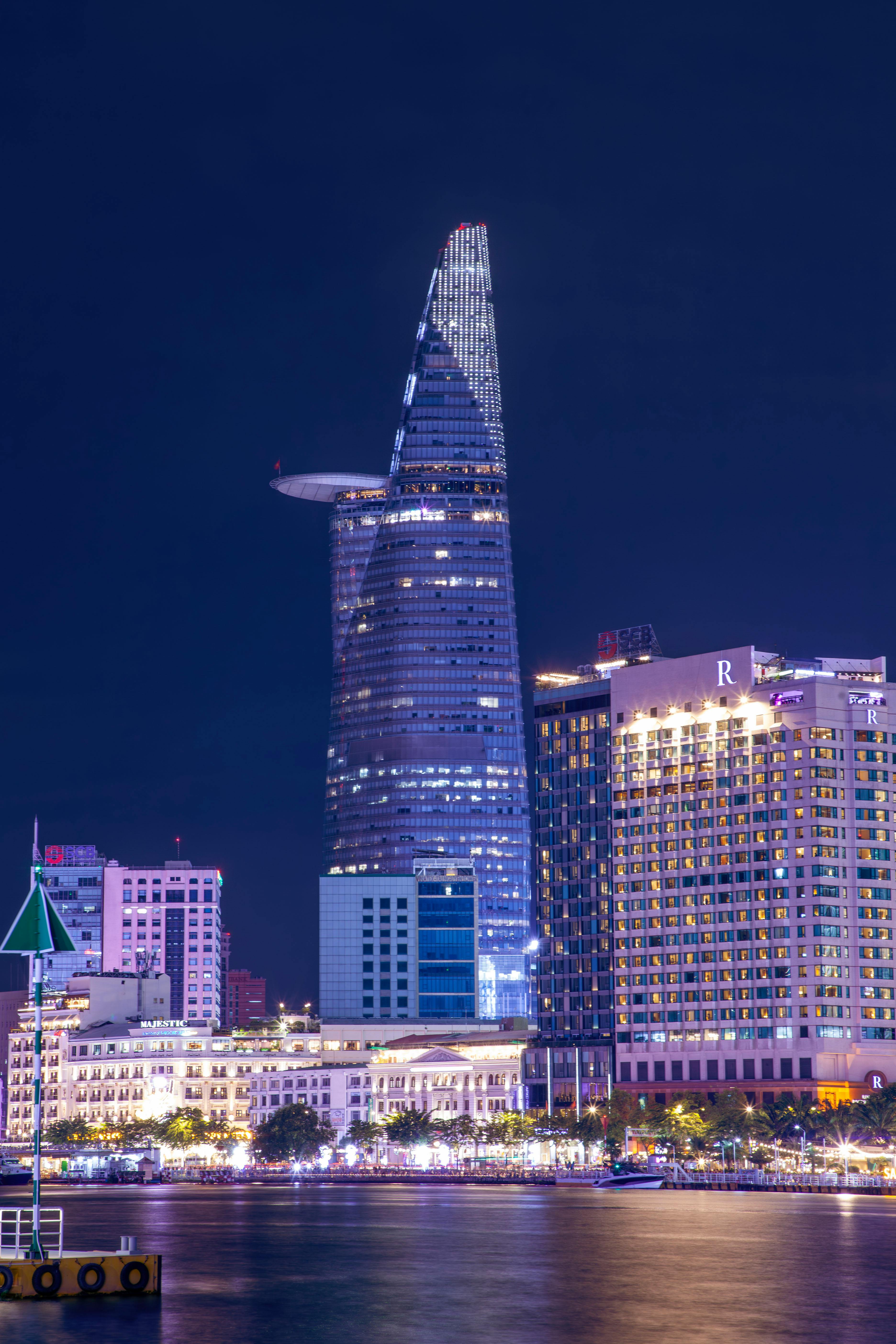 Fountain in the City during Night Time · Free Stock Photo