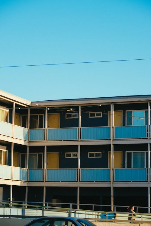 Un Immeuble D'appartements De Deux étages