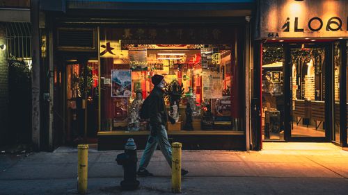 Free Candid street scene in New York City showcasing urban life during winter with moody tones. Stock Photo