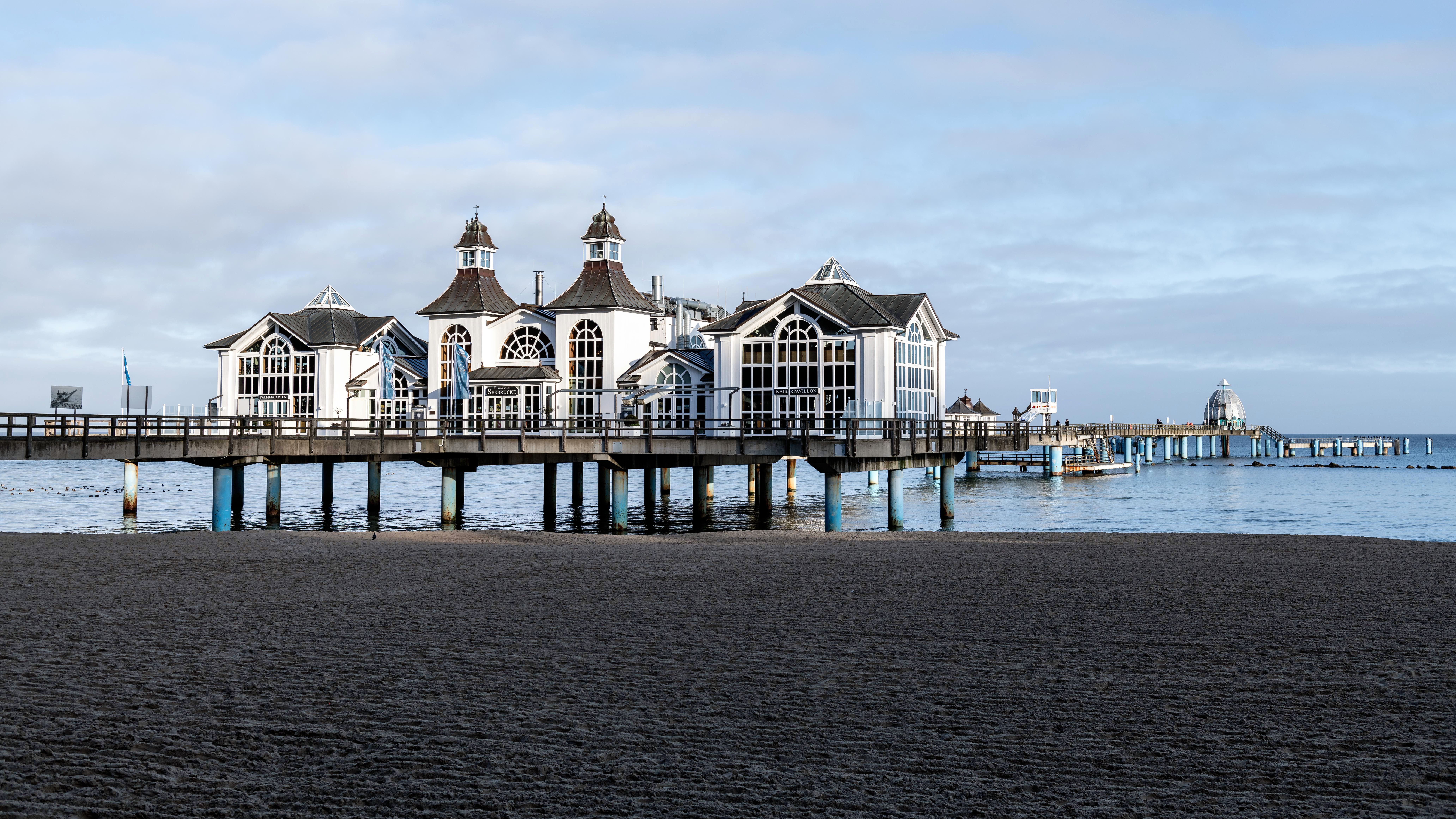 Idyllic pier scenery at Sellin, Mecklenburg-Vorpommern, Germany. — Trójmiasto