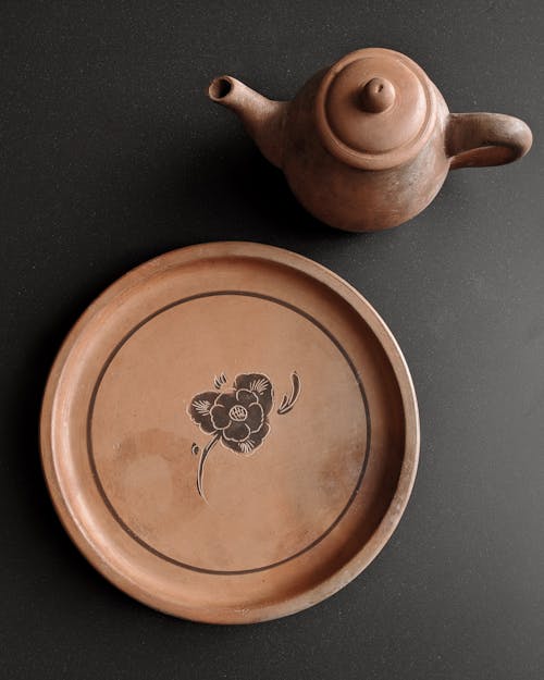 免费 桃色茶壶和盘子 素材图片