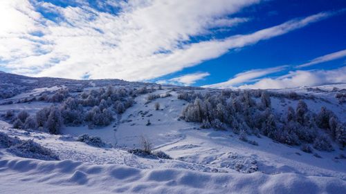 Free Breathtaking view of a snow-covered mountain under a clear blue sky, perfect for winter themes. Stock Photo