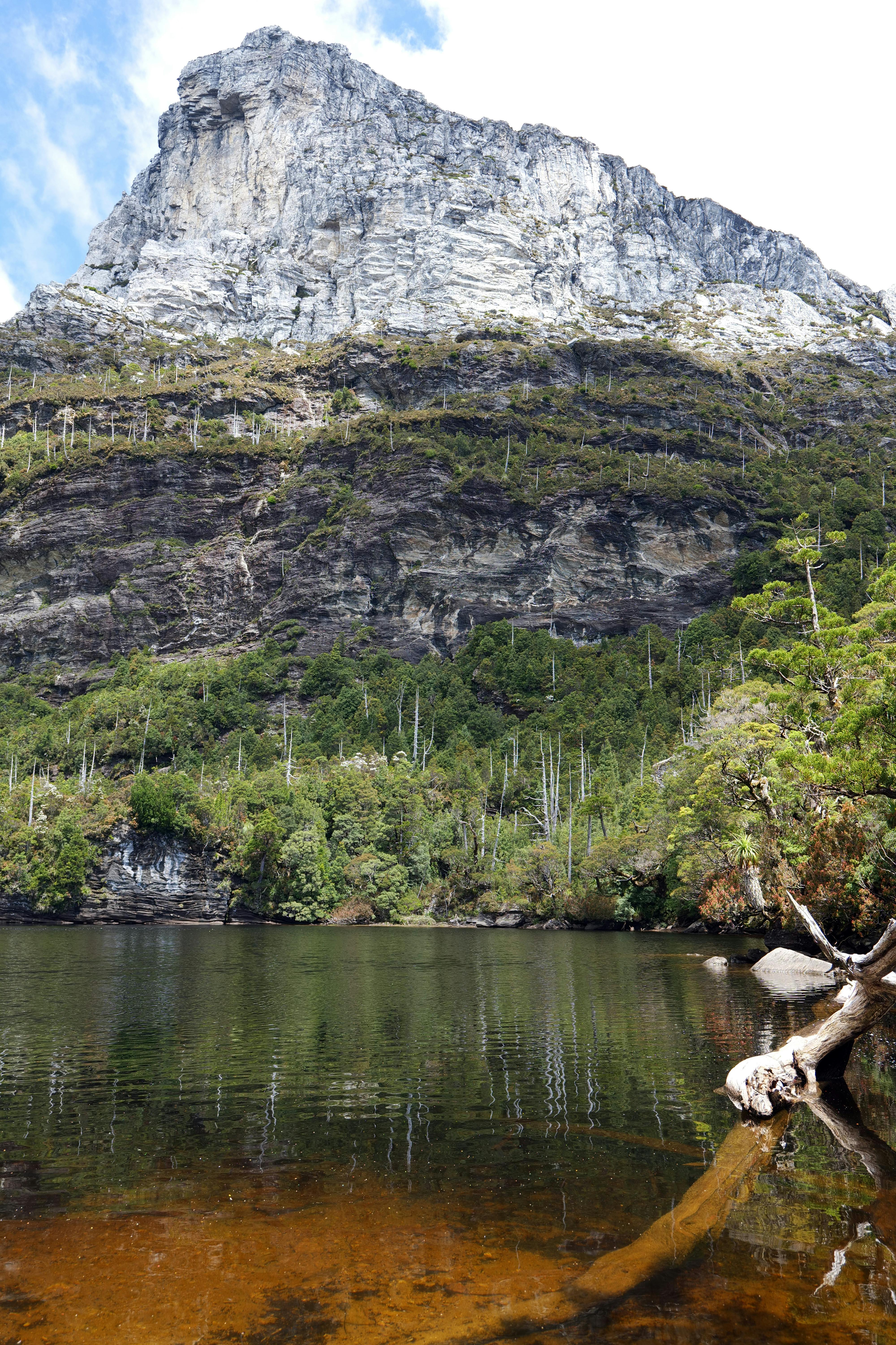 Lacuri din munți – ghid de acces și campare