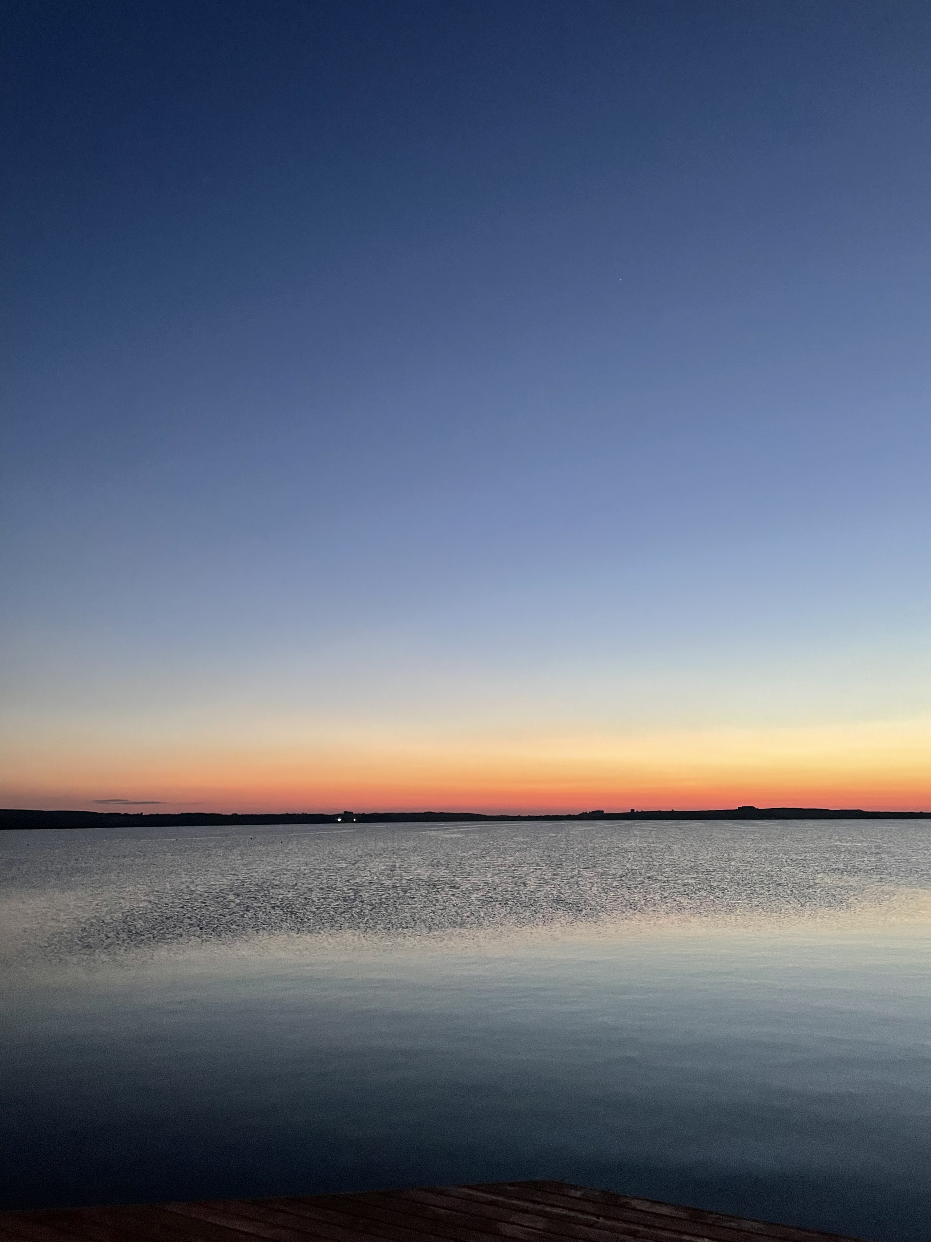 Serene Sunset Over Tranquil Lake · Free Stock Photo