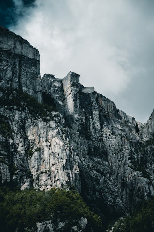 Free Cliff Under Cloudy Sky Stock Photo
