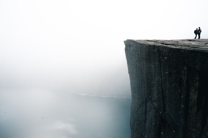 Two people on the Preikestolen cliff above a Norwegian fjord, an outing that often starts with a first message on free dating sites in Norway without payment