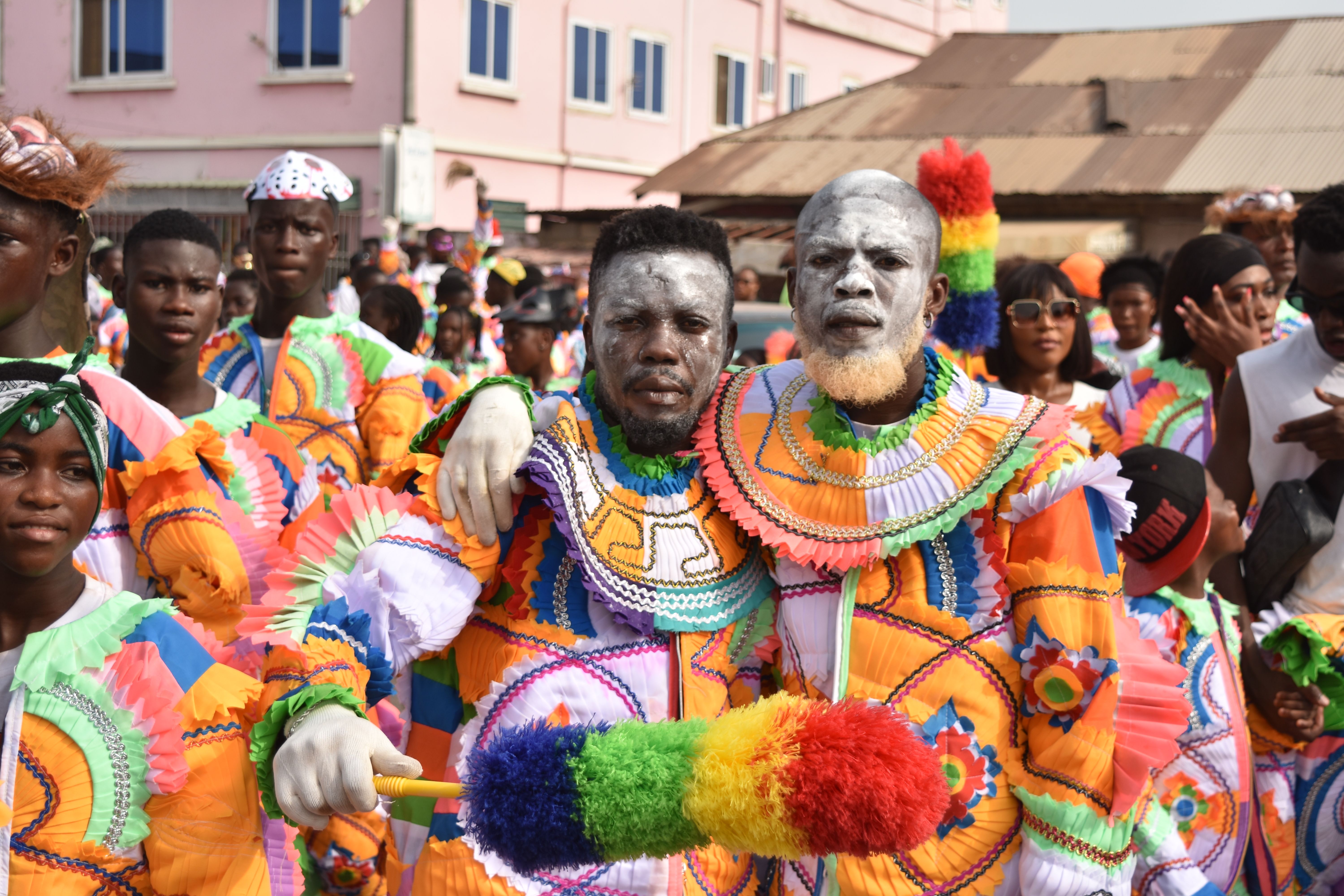 Carnavalsvierders in een Limburgse straat