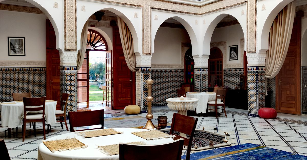 Elegant Moroccan Interior of Lavish Dining Hall · Free Stock Photo