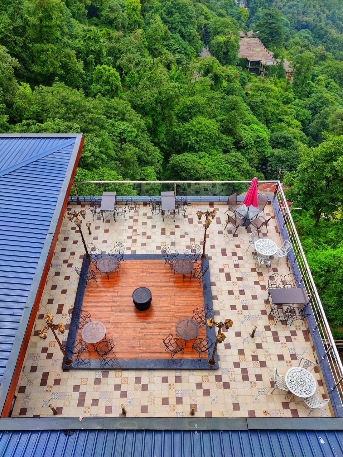 Jardin végétalisé avec espaces préservés