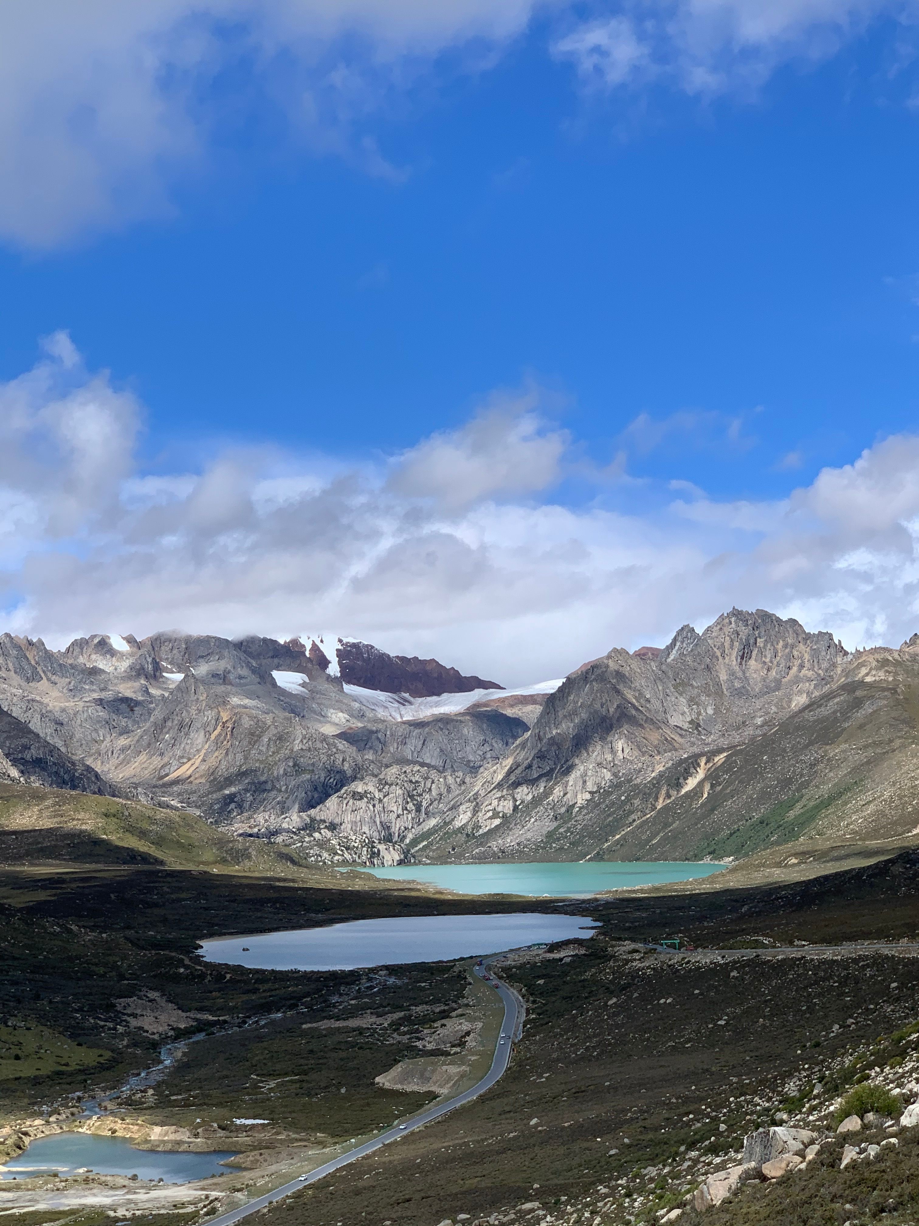 Scenic Mountain Lake View with Clear Blue Sky · Free Stock Photo