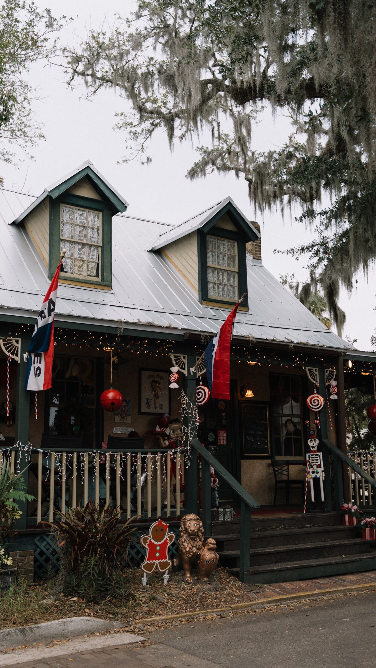 Budget Christmas porch makeover: decorated house front porch
