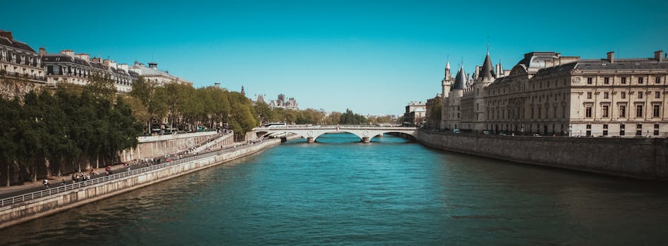 Picturesque urban scene along the Seine River in Paris, featuring iconic architecture.